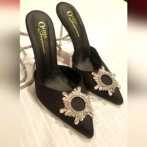 Crystal Embellished Lace-Up Pointed Toe Pump - Black